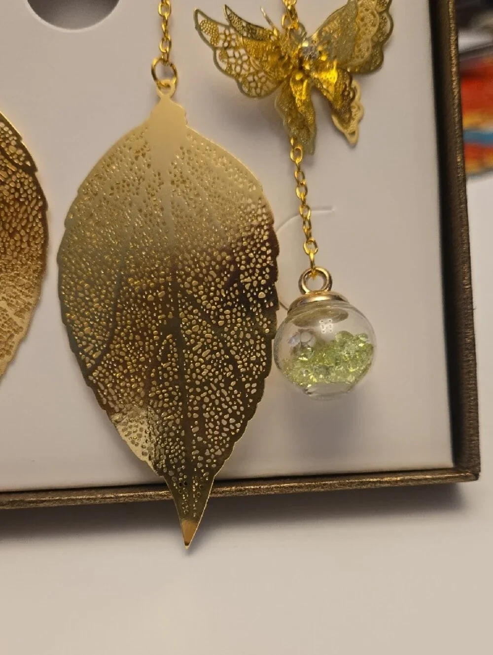 ZIZZON Metal Leaf Bookmarks featuring 3D butterfly pendants and glass beads NIB